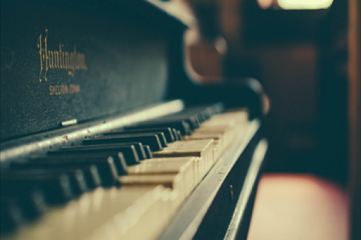 多晶硅企业巨额承债式收购引发市场热议，银华光伏ETF半日涨幅达0.89%