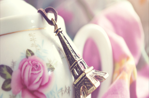 新型钙钛矿光伏器件光电转换效率刷新纪录，光伏ETF与天合光能股价强势上扬