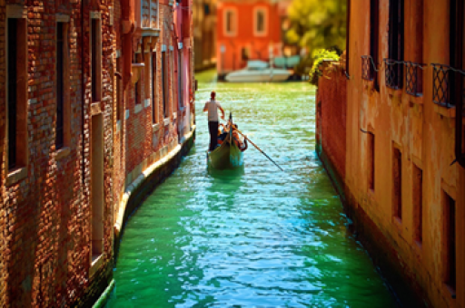 机构预测新游周期推动业绩增长，AI催化提振游戏板块估值展望