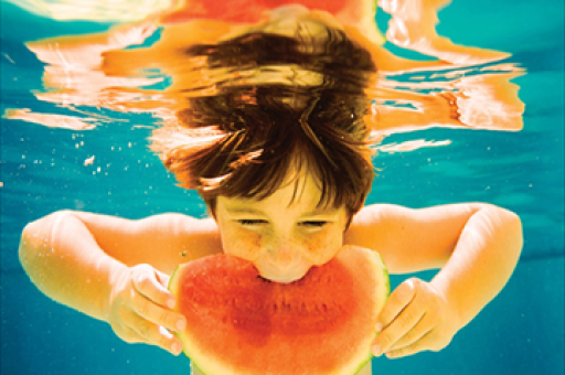 粤港澳三地同步升国旗，共同传承爱国情与骄傲