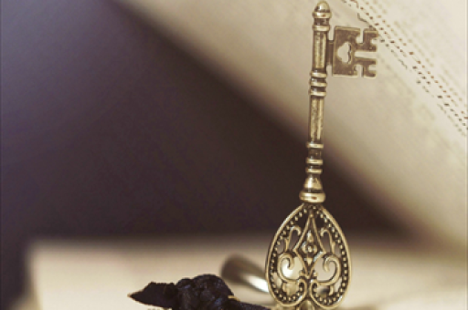 致敬英雄！牺牲民警留下的开胶皮鞋见证其坚韧与奉献