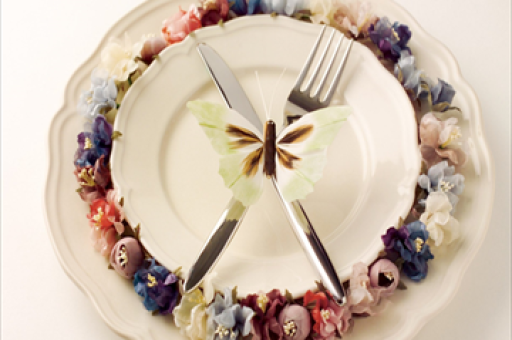 英雄无悔，90后民警勇救被困司机，壮烈牺牲于油罐车内